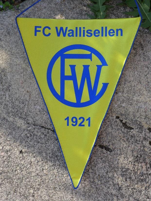 Aufschrift FC Wallisellen und FCW-Logo