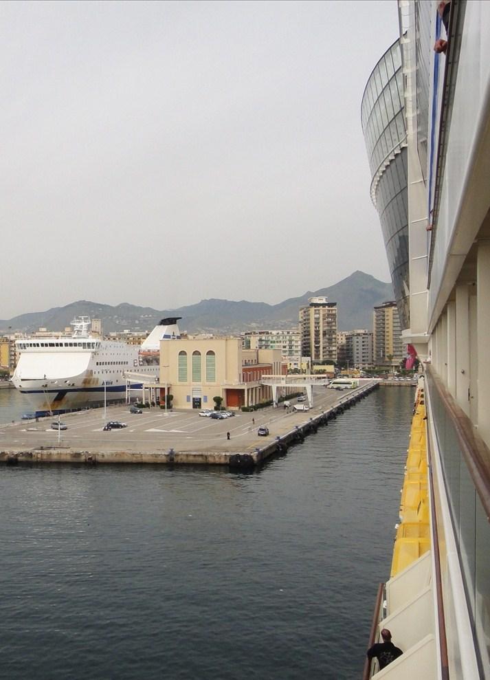 5. Tag Palermo, Sizilien - Liegezeit 9.00-19.00 Uhr sonnig 23 Grad Der Hafen von Palermo ähnelt ein wenig dem Hafen von Neapel, nur alles kleiner.