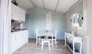 Etagenbetten (80 x 190 cm) 1 Wohnraum mit kleiner Küche (Kühlschrank, 2