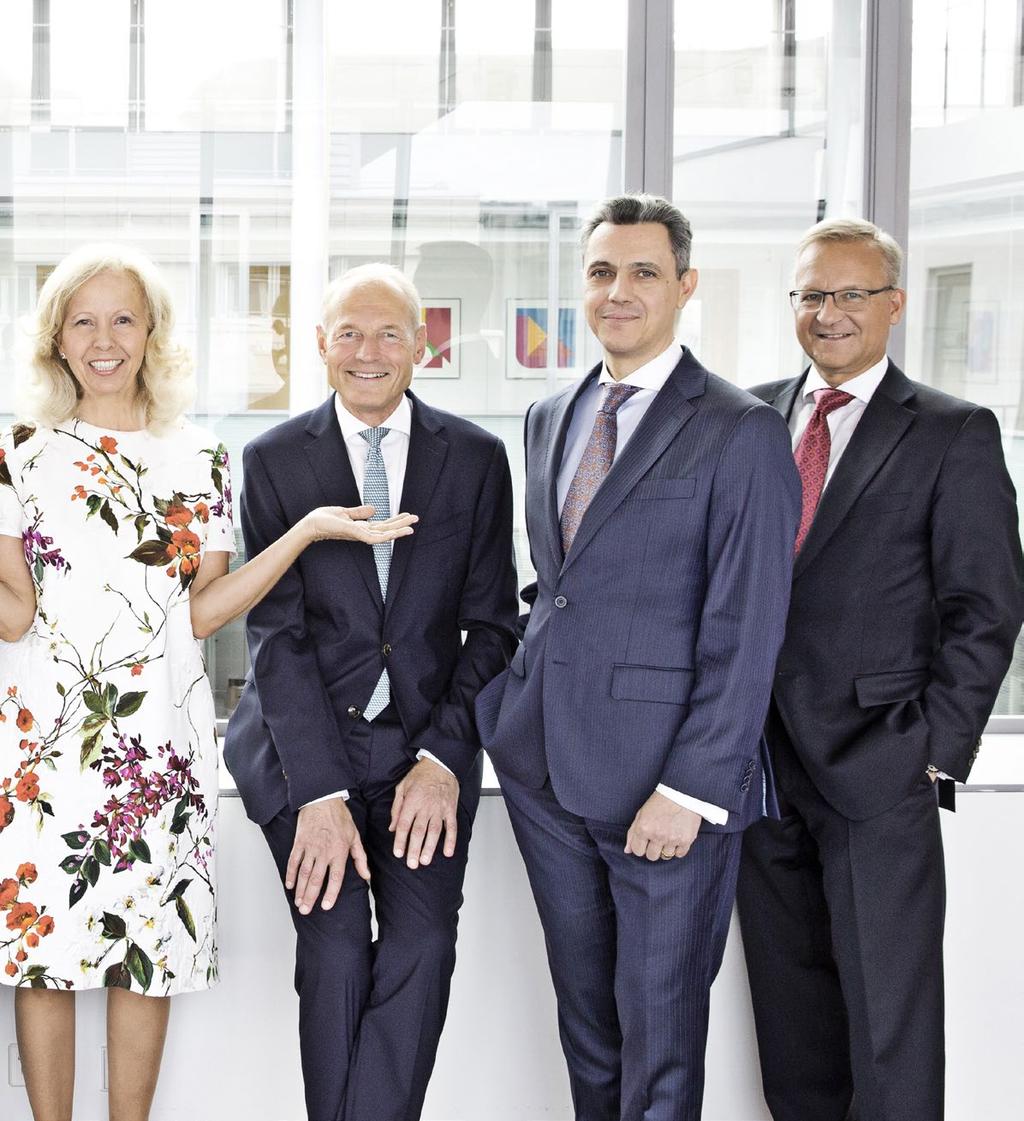 A strong team for a strong future Catherine von Fürstenberg-Dussmann, chairperson of the board of trustees, works on the future of the Dussmann Group with the new executive board, appointed in August