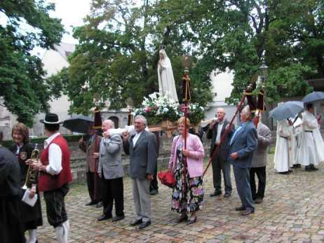Chronik Marianische Tage in Augsburg 14.8.2005 Augsburg von der Kirche St. Peter am Perlach nach Hl. Kreuz Schon seit vielen Jahren wird das Hauptfest am 14.
