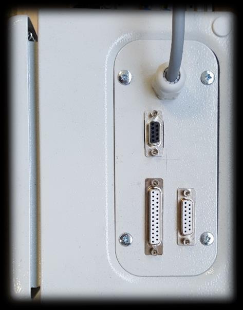 Netzteil 12V / 3,4A 3. Ein/Aus-Schalter mit Beleuchtung 4.