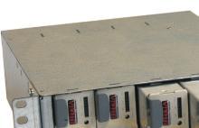 Modulare DC Stromversorgungssysteme 48-60 V Bild links oben: Modularer Aufbau mit bis zu 4 Gleichrichtern Bild links unten: Version mit Sicherungsautomaten (Sonderanfertigung) Bild rechts: