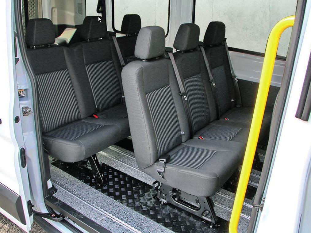 Der große -Sitzer mit Kofferraum Ford TRANSIT Kombi Trend 350 L3 H2 2,0 l TDCi 6 kw (130 PS) 6-Gang Highlights der Ausstattung: Airbag, Fahrer- und Beifahrerseite Beifahrer-Doppelsitz