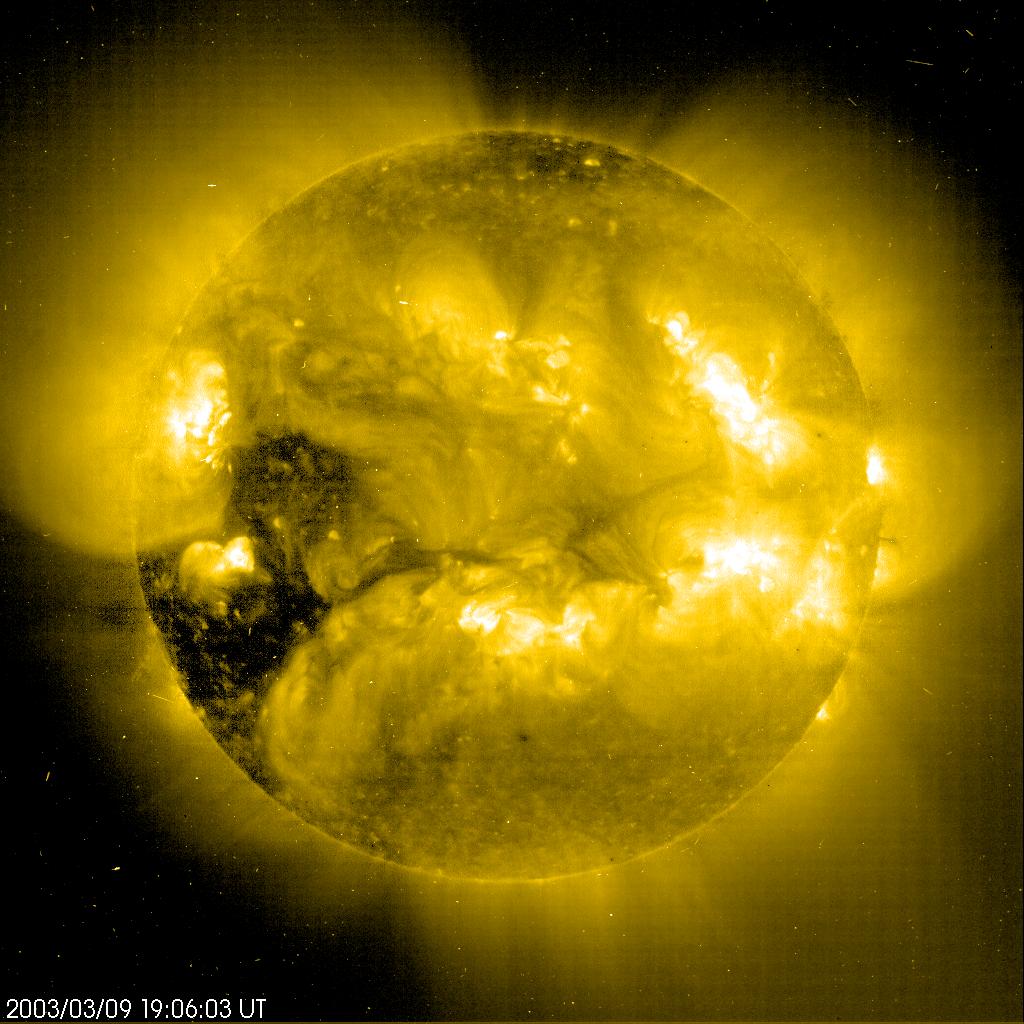 Koronale Löcher sind während der abfallenden Phase des Sonnenfleckenzyklus der vorherrschende Einflussfaktor für die geomagnetische Aktivität. (Tsurutani et al.