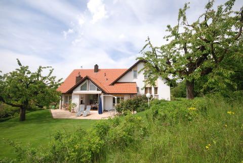 226m 2 Wohnfläche an bester Lage Architekt Adolf Camma erbaute dieses Einfamilienhaus mit viel Liebe zum Detai.