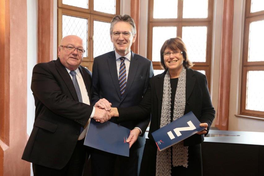 2. Abschluss der Vereinbarung 30. November 2017 Einstimmiger Beschluss des Stadtrats Zwickau zur Unterzeichnung (BV/213/2017) 13.
