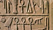 4/12 *P173A2221104* 1. naloga Preberite besedilo in rešite nalogo. Hieroglyphen Lange war das Wissen um die altägyptische Schrift verloren.