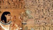 Erst durch den zufälligen Fund eines beschriebenen Steins in der ägyptischen Stadt Rosette konnte zu Beginn des 19. Jahrhunderts das Rätsel der Hieroglyphen gelöst werden.
