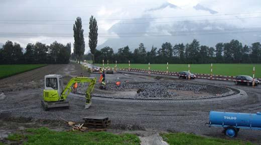 Während der Bauarbeiten wird der Verkehr über eine provisorische Umfahrungsstrasse geführt.