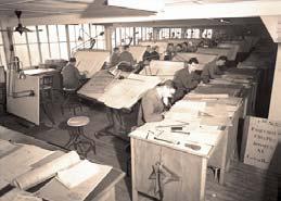 Die Herstellung der Schablonen für das Handelsschiff Jeanne-Schiaffano im Anreißsaal der Werft Dubigeon im Jahre 1955.