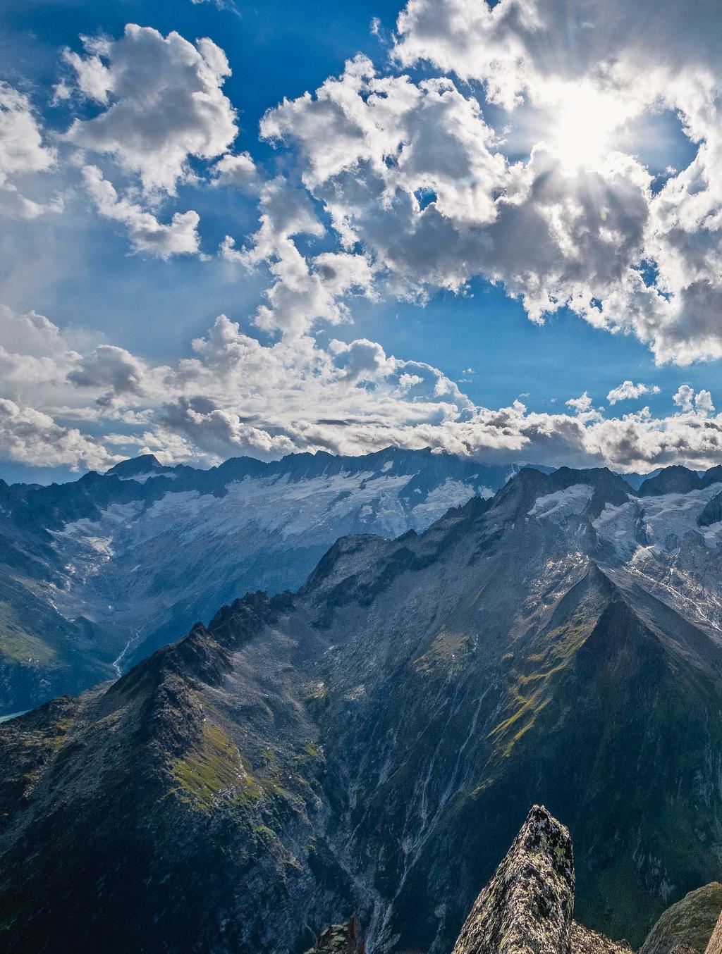LEBENSWERK SALBIT Die Grattouren am Salbitschijen gehören zu den schönsten der Alpen.