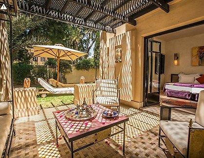 5-Tridents-Bereich Entdecken Sie Le Riad, den luxuriösen 5T-Bereich innerhalb des 4T Club-Resorts von Marrakech la Palmeraie BAR DU RIAD Exclusively for residents at the Riad, this warmly decorated,