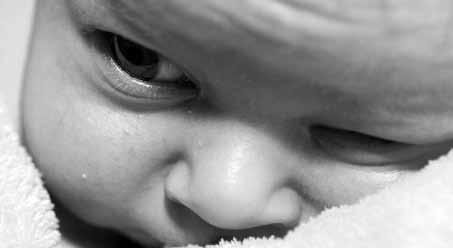 Das erste Lebensjahr Ab der Geburt taucht das Baby in eine neue Welt ein, in der es im ersten Lebensjahr viele prägende Erfahrungen macht. Das Stillen ist eine davon.