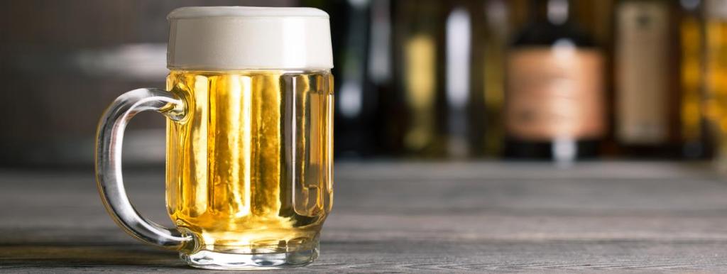 Bier ALKOHOLFREIES BIER Jever Fun 0,33 l 1,95 Lammsbräu BIO-Bier 0,33 l 2,10 Gutmann Hefeweizen 0,50 l 2,40 BIER Beck s Pils 0,33 l 1,95 Kulmbacher Edelherb Pils 0,50 l 2,40