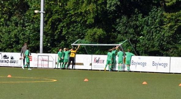 g 18.3.1 Fußballtoren Schwere Unfälle mit Fußballtoren kommen trotz einschlägiger Vorschriften (DIN EN 748:2006-01 und DIN EN 749:2006-01) immer wieder vor.