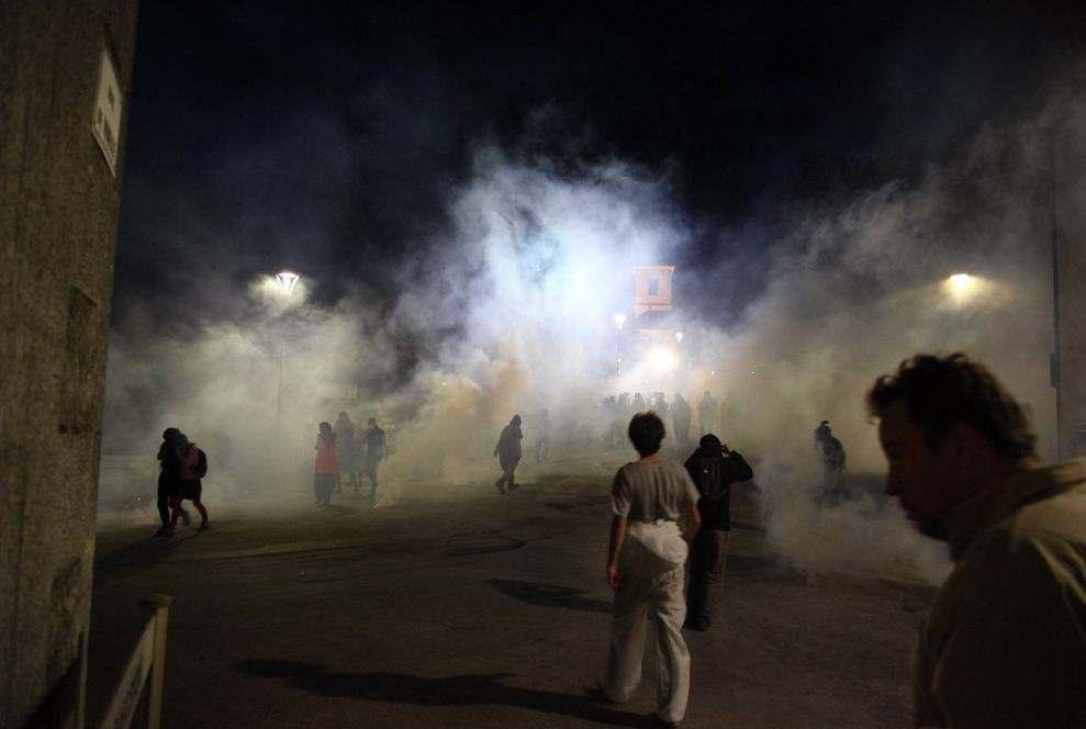 Das Tränengas der Polizei darf nicht fehlen