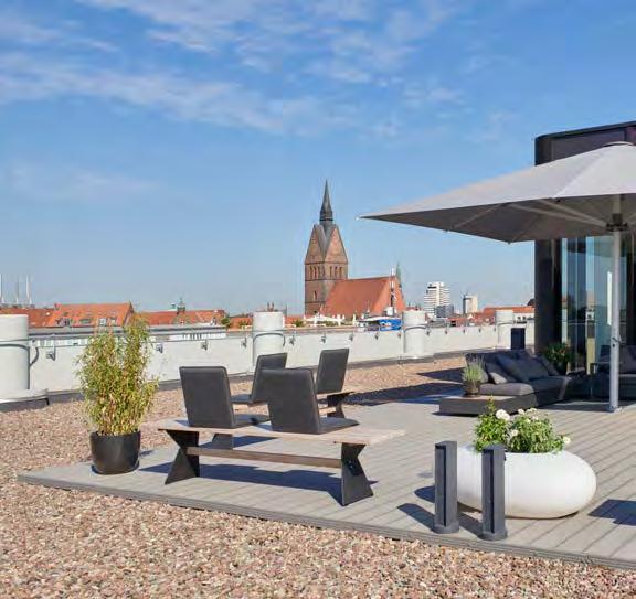Einfach gut tagen über den Dächern von Hannover: Von der Terrasse des Parkhauses in der Osterstraße eröffnet sich ein Panoramablick über die Innenstadt von Hannover.
