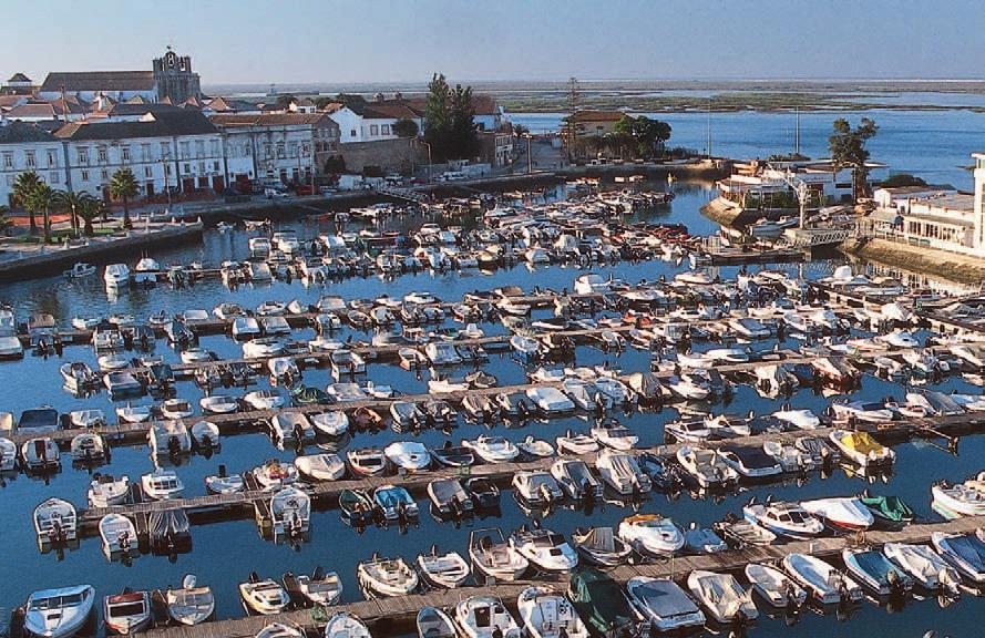 Dabei war bis vor etwa 40 Jahren die Algarve eine selbst von den Portugiesen kaum beachtete Provinz und galt als am Ende der Welt gelegen. Nur in den größeren Hafenorten herrschte Betrieb.