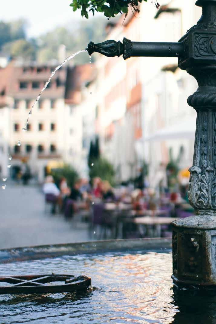 06 Stadtführungen Stadtführungen können von Touristen, Einheimischen oder Interessierten gebucht werden. Die Termine werden individuell vereinbart. Stadtführung ca.