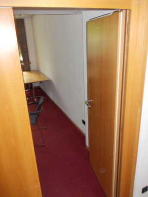 Türbreite der Saunakabine: 69 cm Tür wird mit eigenem Kraftaufwand geöffnet.