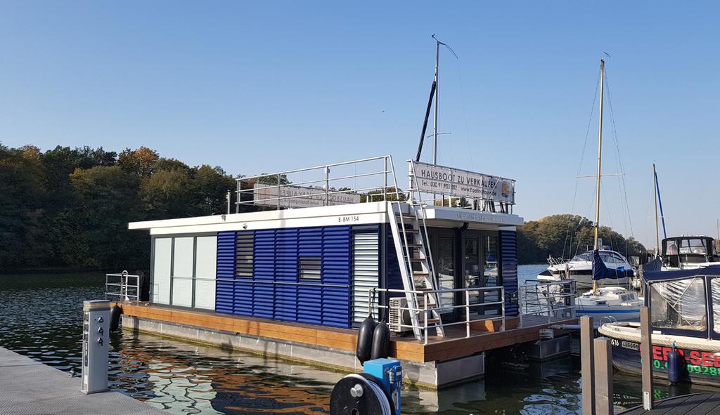 1. Hausboot in Berlin Spandau - Havel Eckdaten Im Kundenauftrag bieten wir Ihnen nachfolgend gebrauchtes floating 44 eingerichtet und vermietungsfertig an: Preis 232.321,50 Netto 44.141,09 Mwst. 276.