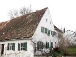 00 Grundstücksfläche: ca. 1.200 m² Etagen: 1 Zimmer: 6 Herrlich historischer Bauernhof Ein richtiges Augsburger Original!