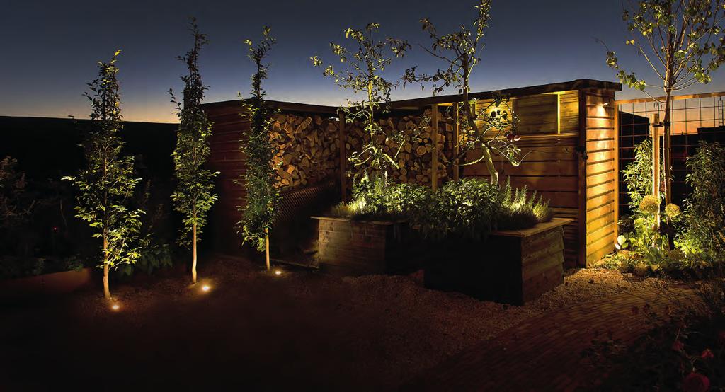 Verleihen Sie Ihrem Garten auch bei Nacht ein eindrucksvolles Ambiente und setzen Sie wirksam Akzente mit dem LIGHTPRO-Beleuchtungssystem.