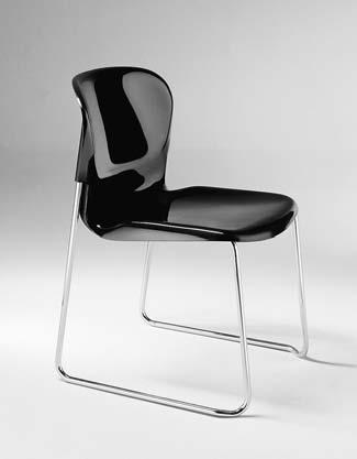 Mehrzweckstuhl mit Kufengestell, stapelbar. Materialien Gestell: Stahlrohr Ø 16 mm, verchromt. Sitzschale: körpergerecht geformt, Polyamid glänzend oder transparent.