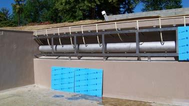 AquaTop - Optionen 2. Einbau in der Wand Die Aufrollvorrichtung wird eingebaut in einem Rucksackschacht in der Poolwand mit einer Trennwand aus PVC oder Polyester in RAL-Farbe oder zum Fliesen.