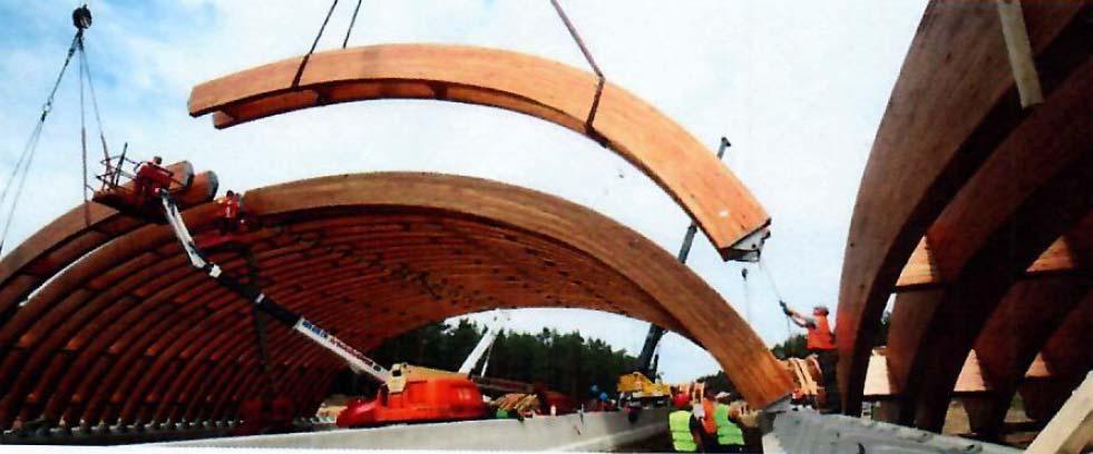 4. Leichtbauweise / Vergleichsobjekt Grünbrücke Luckenwalde Spannweite 32 m Länge 40 m Dreigelenkbogen mit Stahlgelenken Brettschichtplatten aus