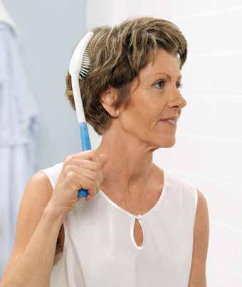 Senior Bad & Toilette Etac Beauty Bürste und Kamm Je nach Beweglichkeit der Schultern und Arme sind diese praktischen Begleiter in zwei Längen erhältlich.