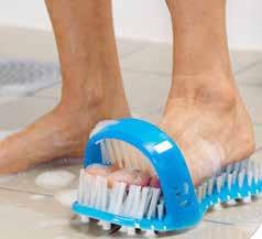 hygienische Reinigung der Fußbürste durch Drainagenschlitze. Die Fußbürste ist in der Farbe blau erhältlich und zeichnet sich durch ihre hochwertige Verarbeitung aus.