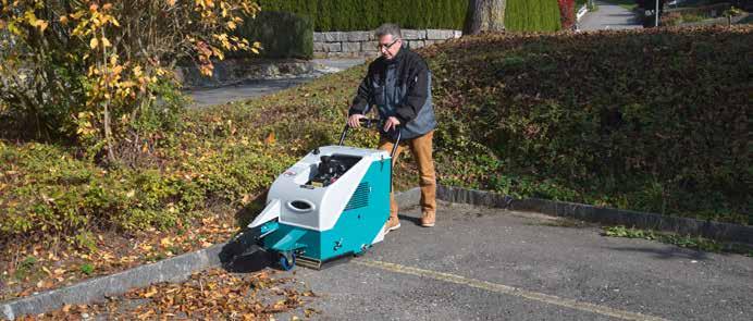 Grosse Filterfläche Klein und handlich Einstellbare Hauptkehrwalze Klappbarer Seitenbesen