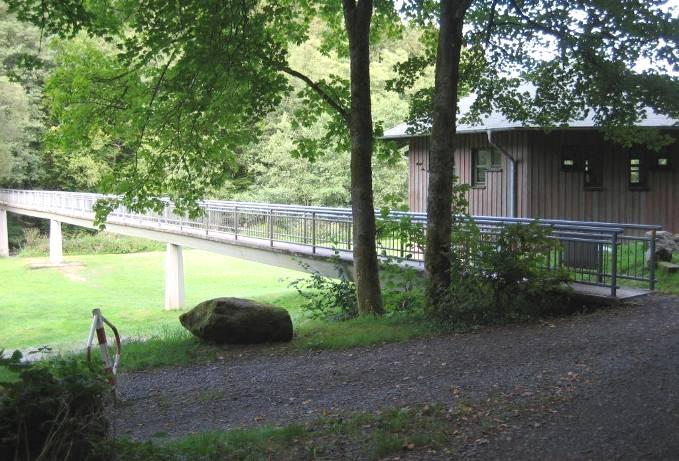 Grillhütte mit Camping-Gelände.