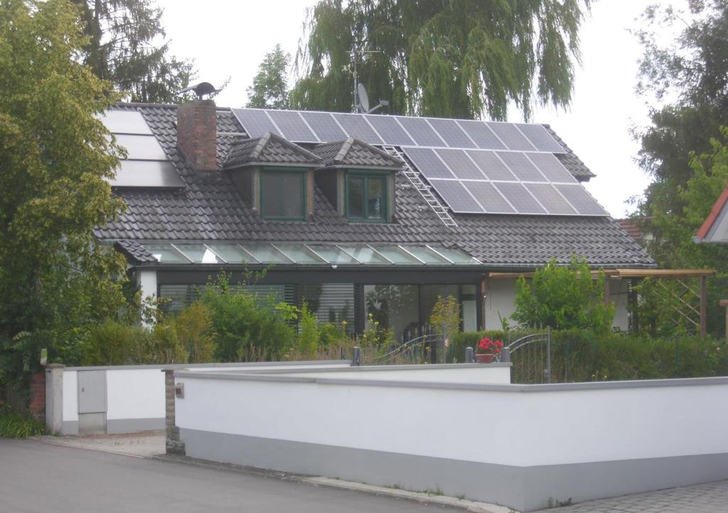 Besichtigung einer energetisch vorbildlichen Sanierung 28.06.18 Im Rahmen der von den Solarfreunden Moosburg organisierten Solar-Radltour am 23.06.18 wurde als zweites Objekt eine energetische vorbildliche Sanierung der Familie Keller angefahren.