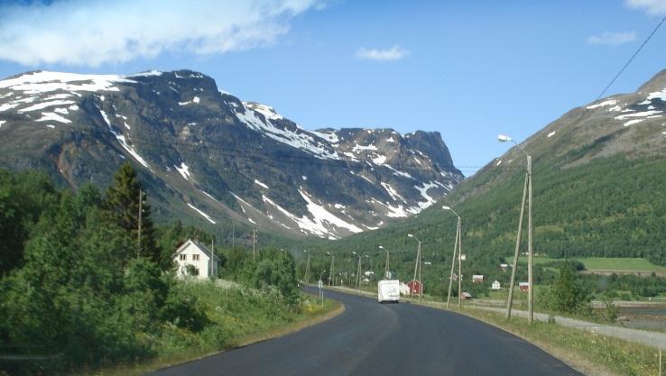 25. 06. 2011 aber wir fahren auch durch gebirgige Gegenden hinauf in den Schnee Tromsø ist ein Zentrum für Handel, Ausbildung und Kultur.