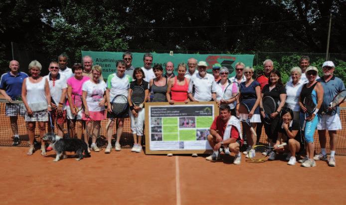 RUNDBRIEF 3/2014 S P E N D E N 7 Außergewöhnliche Spenden 300 spendete das Ehepaar Marianne und Hans Scheuermann aus Bad Sassendorf. Sportliche Hilfe Die Teilnehmer des Tennisturniers.