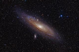 Sternentstehung meist in Spiralarmen Masse liegt meist im mittleren Bereich (wie Milchstraße): 10 9 M < m* <