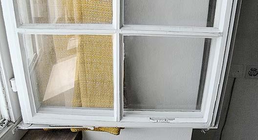 Asbesthaltiger Fensterkitt Bearbeiten: reinigen, entfernen (festgebundener Asbest) Arbeiten und Gefährdungen Sichtkontrolle, Fenster aus Halterung entfernen: keine oder nur geringe
