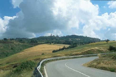 Über Radda und Castellina in Chianti wurden zuerst eine kurvenreiche Strecke bis Poggibonsi unter die Räder genommen. Benno lies sich bereits am Vortag den Namen Poggibonsi auf der Zunge zergehen.