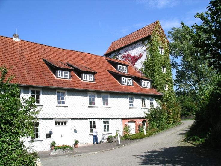 Seit 2007 wird das Seminar- und Gästehaus Alte Mühle in Bad Gandersheim als Integrationsprojekt geführt.
