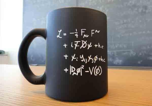 org/2011/06/26/cern-mug-summarizes-standard-model-but-is-off-by-a-factor-of-2/ Higgs mit Bausteinen und Boten Massen