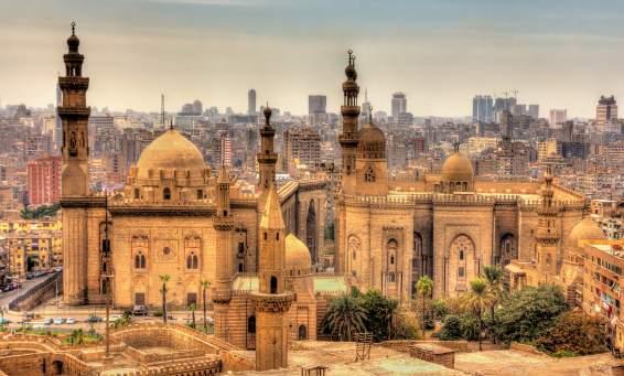 W ir fahren nach Alt-Kairo zum koptischen Stadtviertel Fustat. Der alte Stadtteil geht auf eine pharaonische Befestigungsanlage zurück, auf der die römische Festung Babylon entstand.