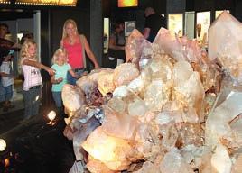 Riedenburg Anlegen, wo s wirklich schee is! Kristallmuseum & Fasslwirtschaft Die größte Bergkristall-Gruppe der Welt!