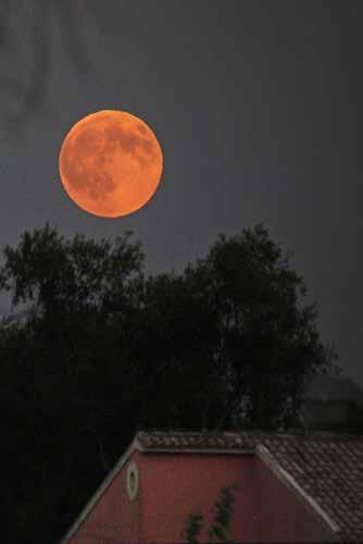 Fotomaterial als Anregung 10 Fotos vom Mond können die naturgegebene Stimmung, auch wenn man ihn gerade am Himmel nicht sieht, gut verdeutlichen.