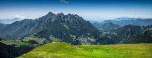 8 Kulisse Alpenland Panorama XXL. Format 15 lfd. Meter x 500 cm Höhe.