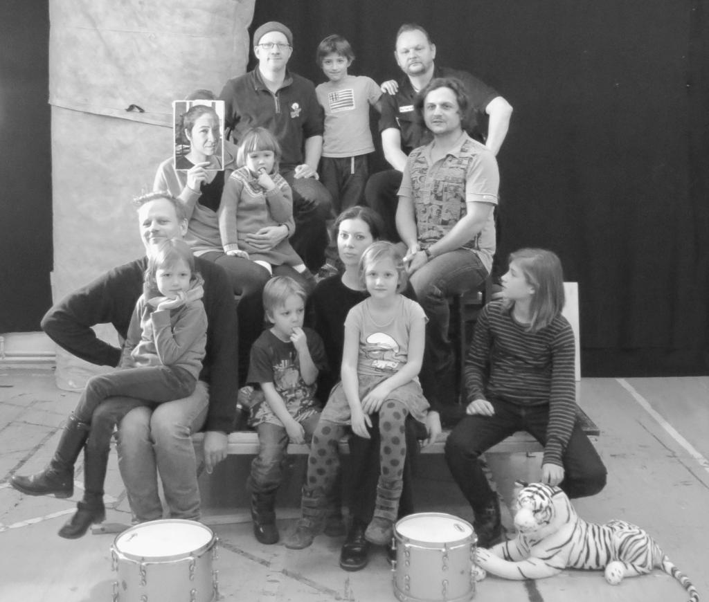 Das Team der Neufassung: Theater WERK X im ehemaligen Kabelwerk Meidling. Inszenierung: Christine Eder.