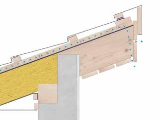 Wird keine First-/Gratlüftungsrolle verwendet, müssen die geschnittenen Dachplatten ca. 20 mm hochgebogen werden. Die Deckung des Firstes kann unabhängig der Wetterrichtung verlegt werden.