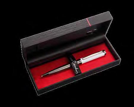 4 P I E R R E C A R D I N M A R I G N Y S E T Das Schreibgeräte Set bestehend aus Rollerball Pen und Kugelschreiber ist in den Farben Schwarz und Weiß erhältlich.